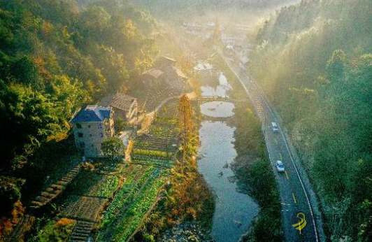 浙江溫州鹿城建設(shè)“四好農(nóng)村路”：修一條路 造一片景 瀝青網(wǎng)，sinoasphalt.com