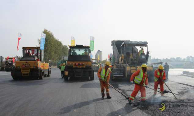 國道230封丘至開封黃河大橋及連接線工程瀝青混凝土路面施工完成 瀝青網(wǎng)，sinoasphalt.com